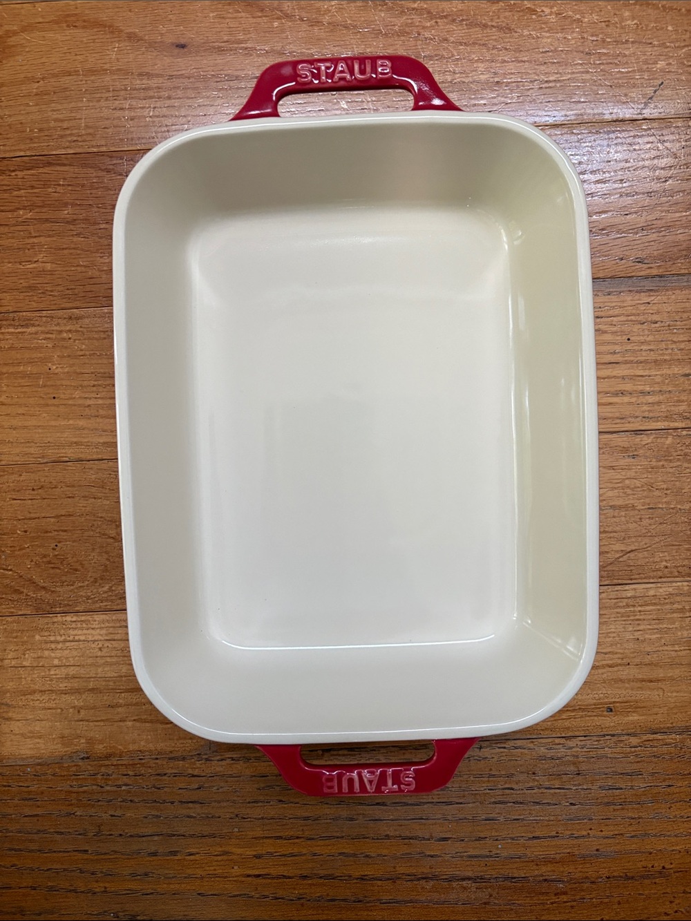 Staub 2.4 L Gratin Dish in Cherry Red